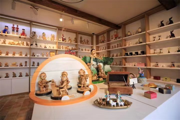 加平意大利村匹诺曹与达芬奇