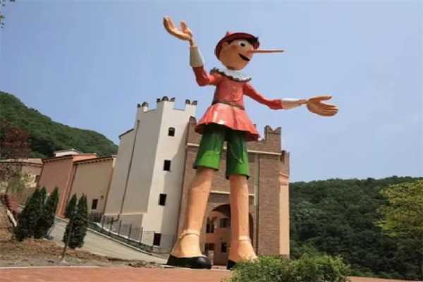 加平意大利村匹诺曹与达芬奇