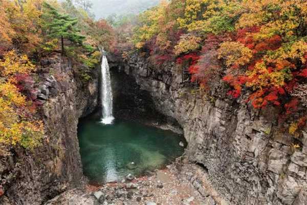 涟川郡才人瀑布公园