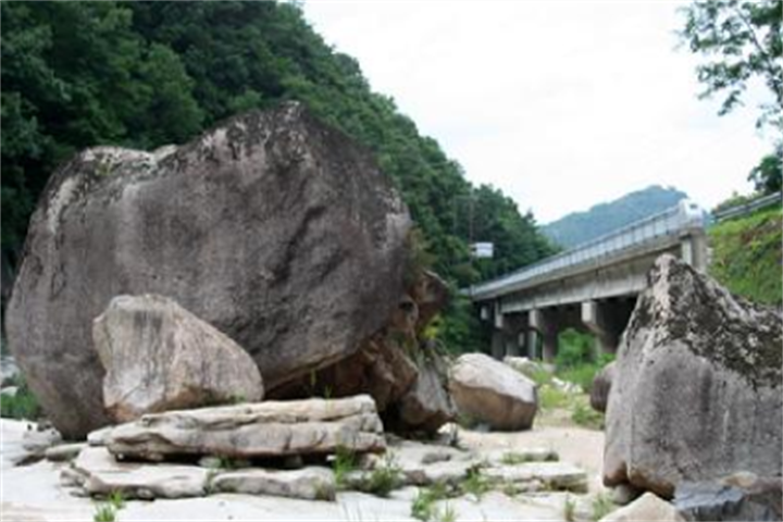 河仙岩
