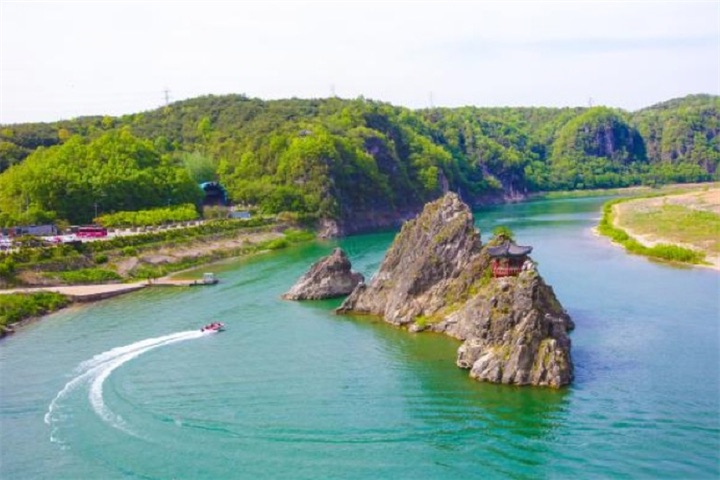 丹阳郡岛潭三峰