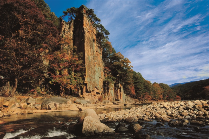 四寅岩1