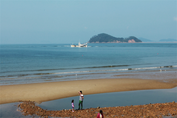 泰安郡安眠岛花地海边