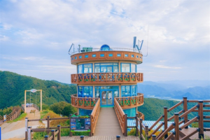 闻庆亶山单轨列车