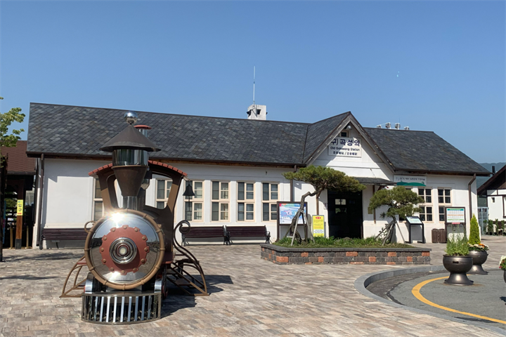 谷城蟾津江火车村