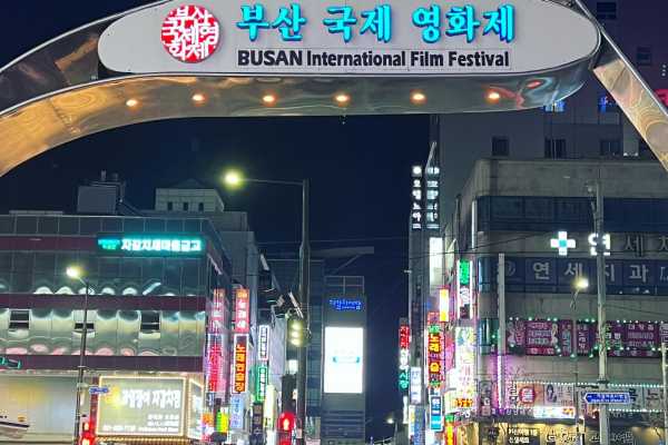 釜山一日游攻略，电影迷必去的南浦洞老城全景